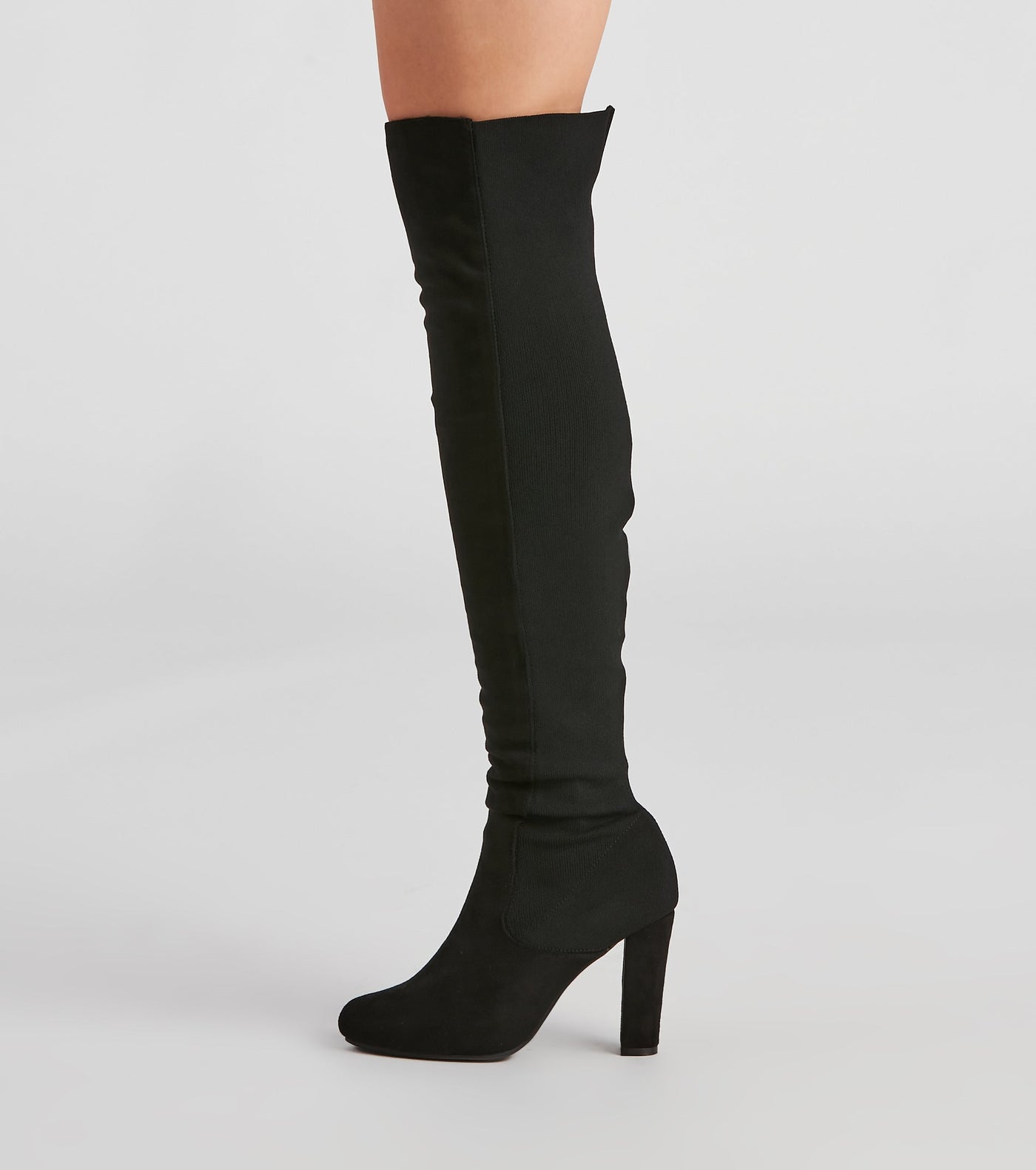 ELENA| Botas ajustadas sobre la rodilla.