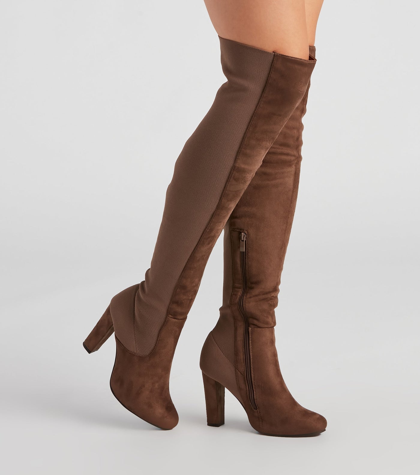 ELENA| Botas ajustadas sobre la rodilla.