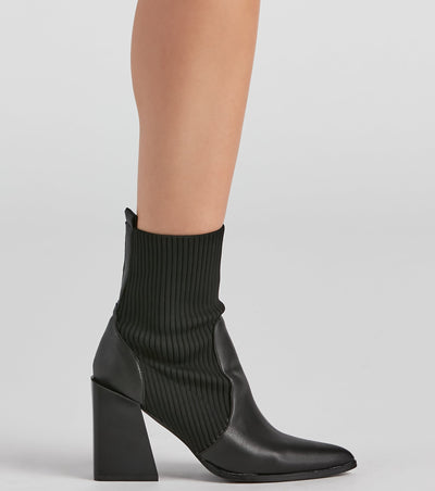 Botin ajustado , facil de poner , mitad elastico.