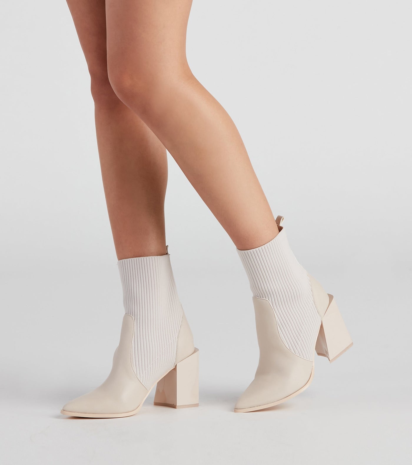 Botin ajustado , facil de poner , mitad elastico.