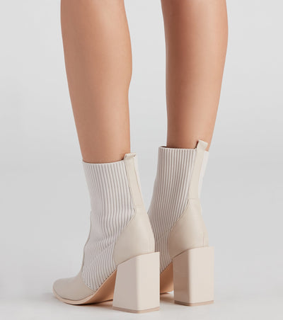 Botin ajustado , facil de poner , mitad elastico.