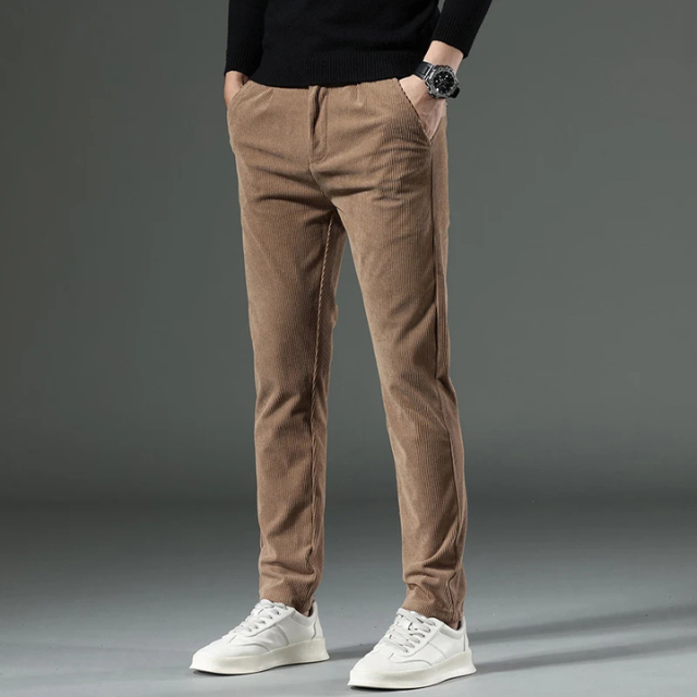 ALBERT| Pantalones de pana , ajustados, largo clásico .