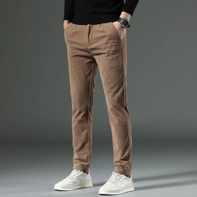 ALBERT| Pantalones de pana , ajustados, largo clásico .