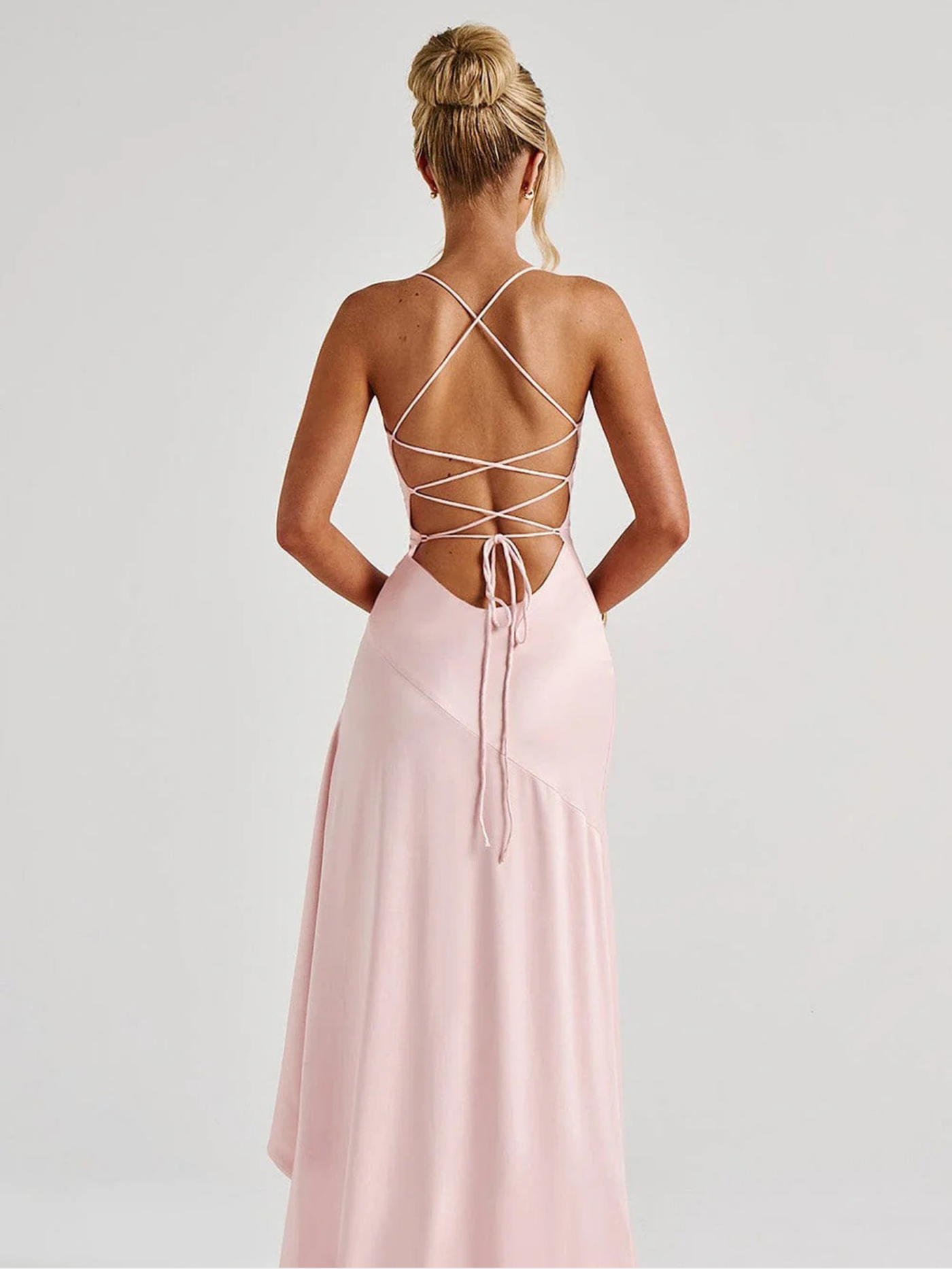 ALBA| Vestido con abertura en el muslo, expectacular.