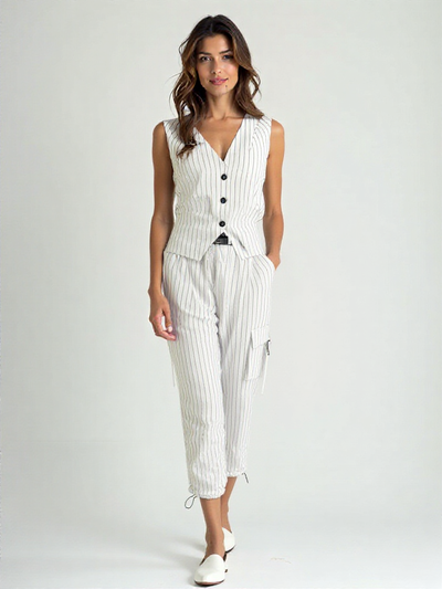 AINARA| Conjunto de dos piezas con chaleco y pantalón a rayas para mujer.