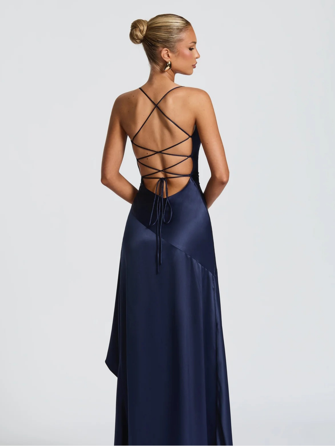 ALBA| Vestido con abertura en el muslo, expectacular.