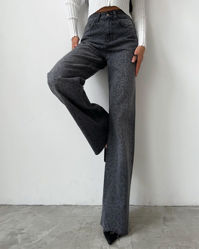 Pantalones rectos y anchos con estampado de leopardo