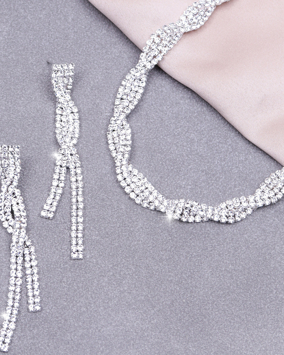 Conjunto de dos piezas de accesorios de noche, collar y pendientes