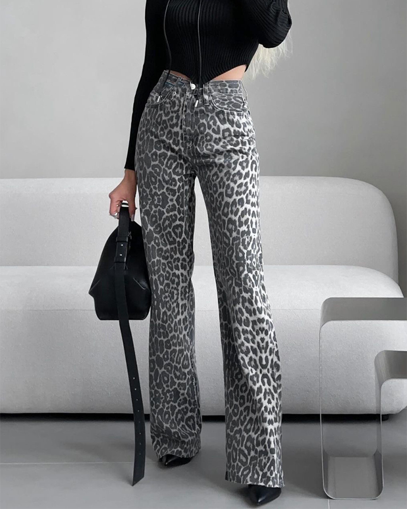 Pantalones rectos y anchos con estampado de leopardo