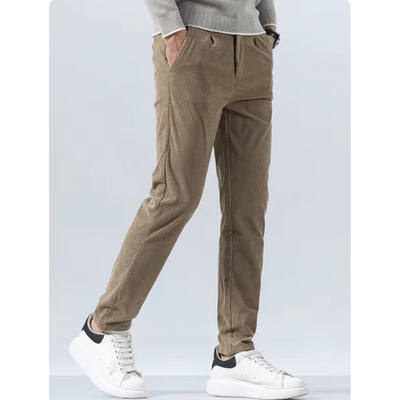 ALBERT| Pantalones de pana , ajustados, largo clásico .