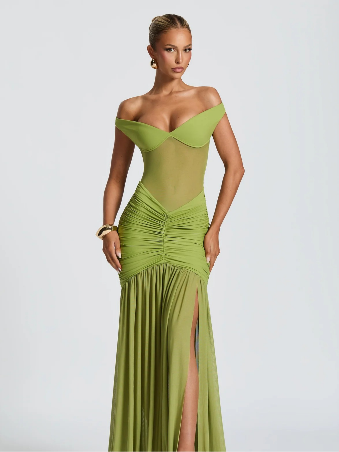 VIOLETA|  Impresionante y glamuroso.