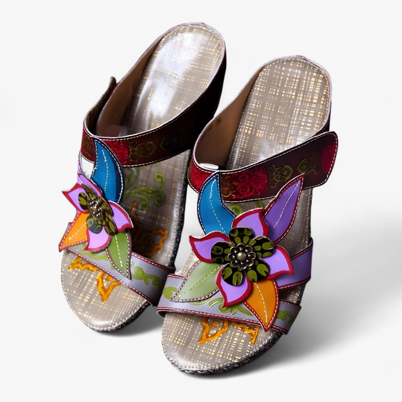 Sandalias bohemias para mujer con detalles trenzados .