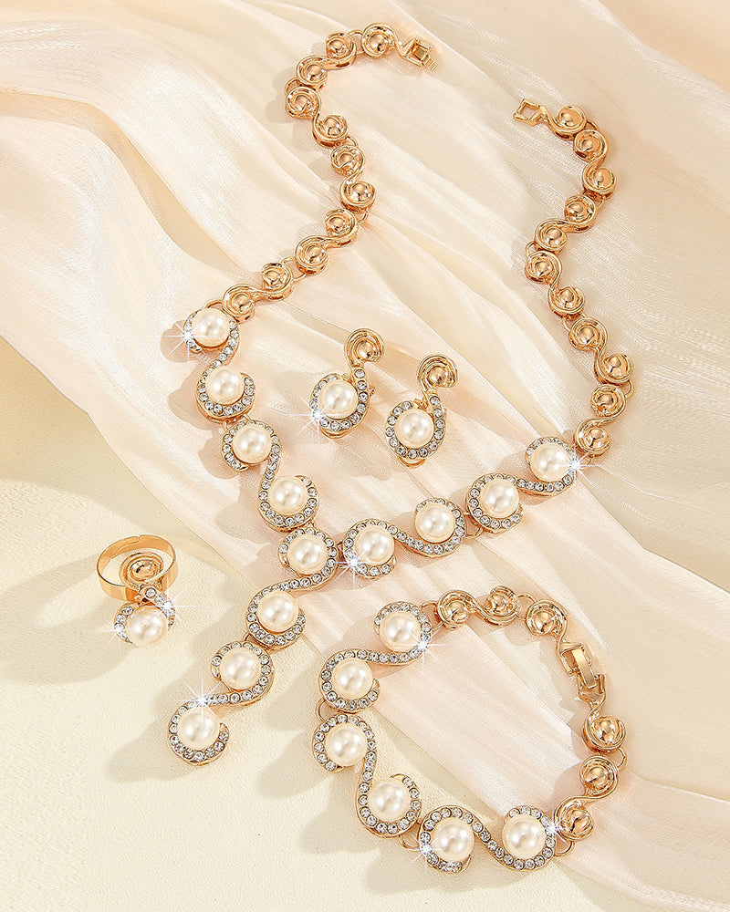 Conjunto de collar y pendientes de perlas de imitación