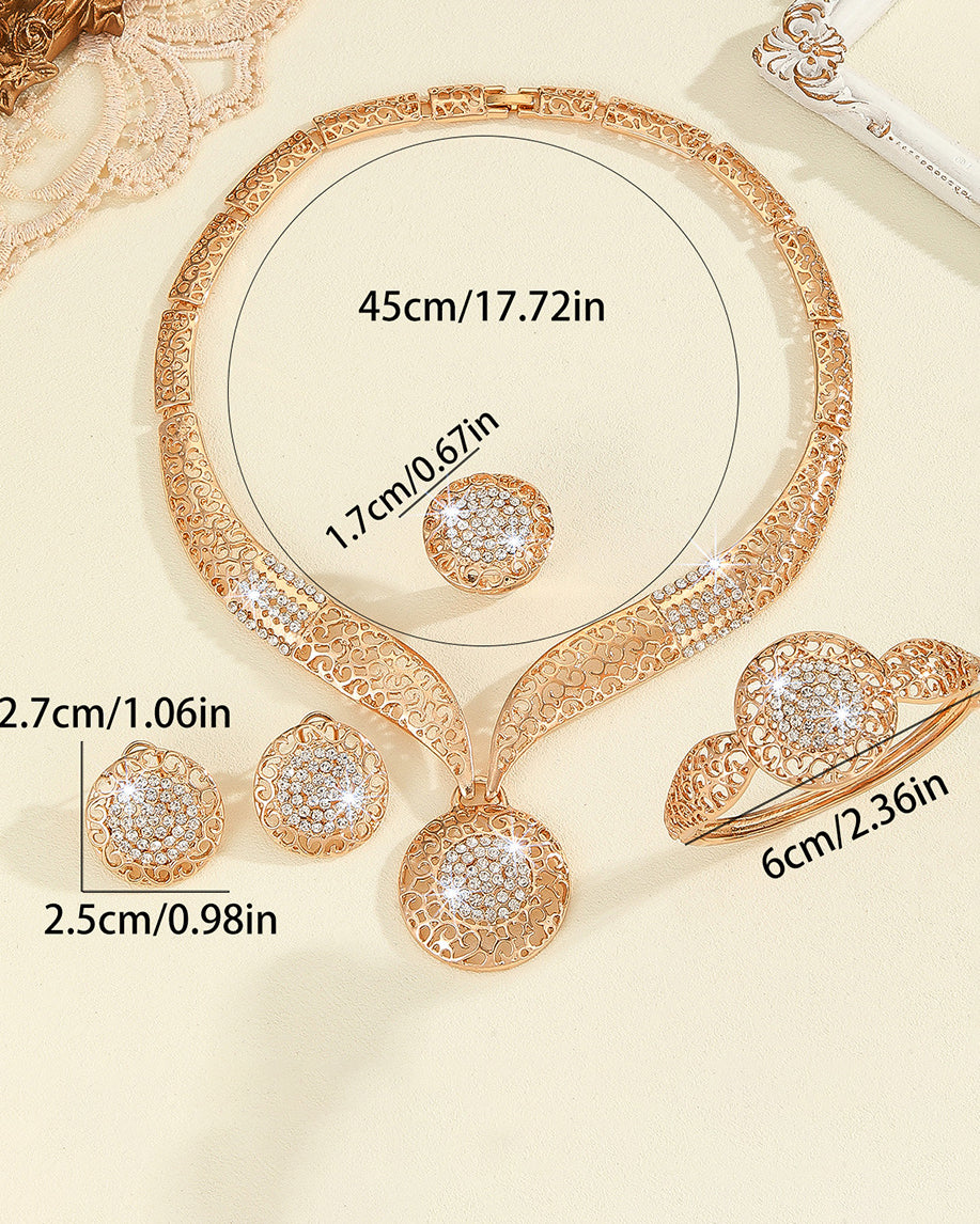 Conjunto de cuatro piezas de collar, pendientes, anillo y pulsera con círculo de diamantes