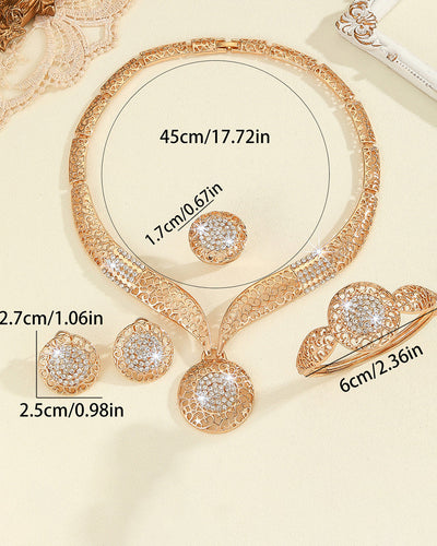 Conjunto de cuatro piezas de collar, pendientes, anillo y pulsera con círculo de diamantes