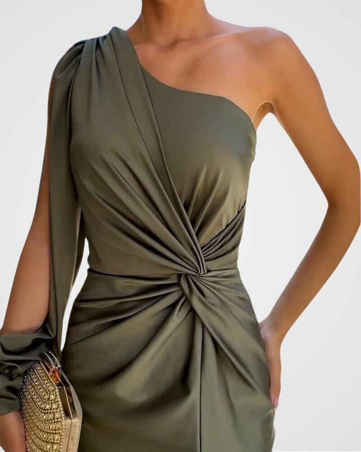 YENI, VESTIDO DE COCTEL Y ATEMPORAL.