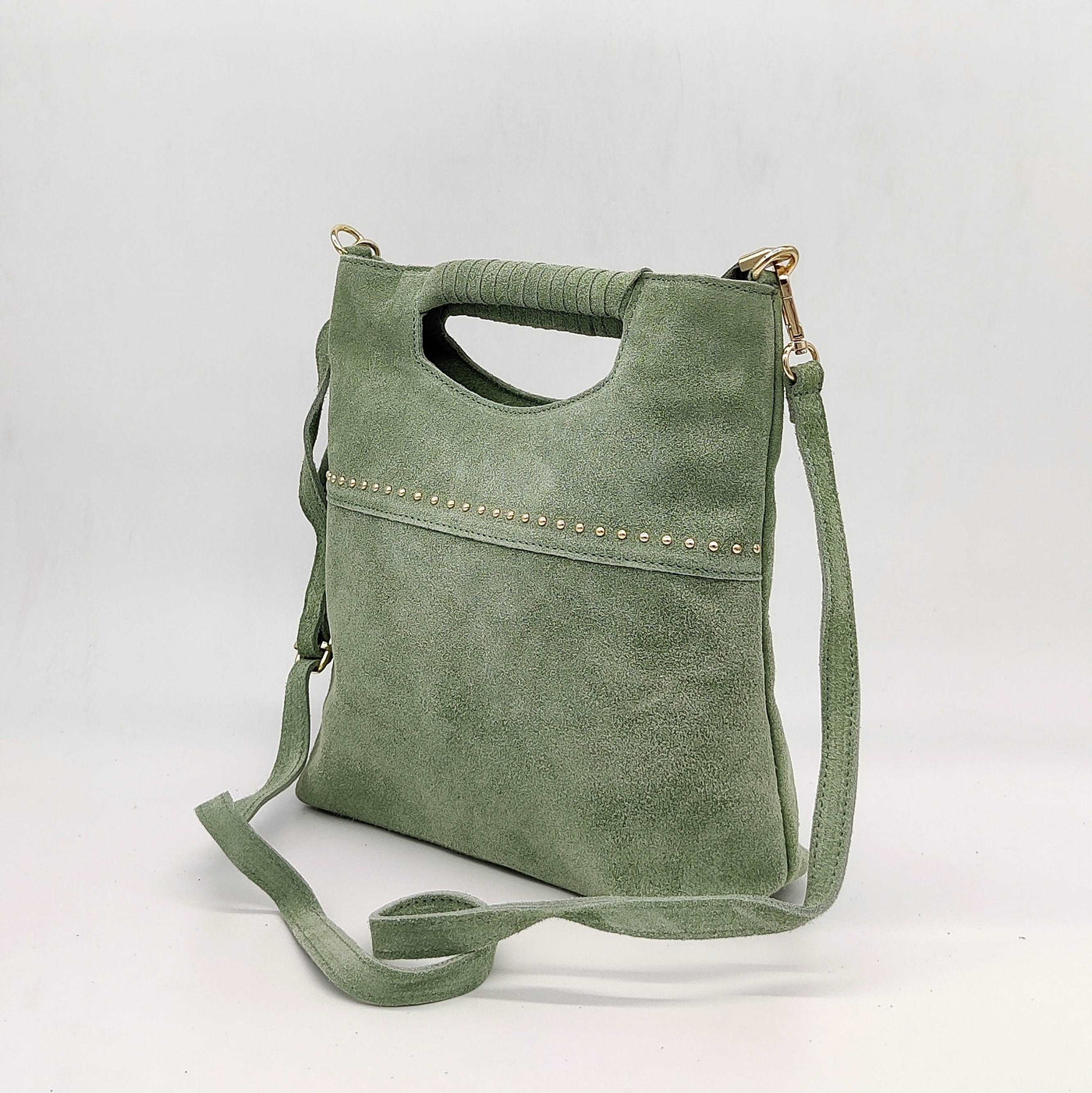 Bolso de ante con tachuelas