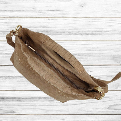 Bolso de ante con tachuelas