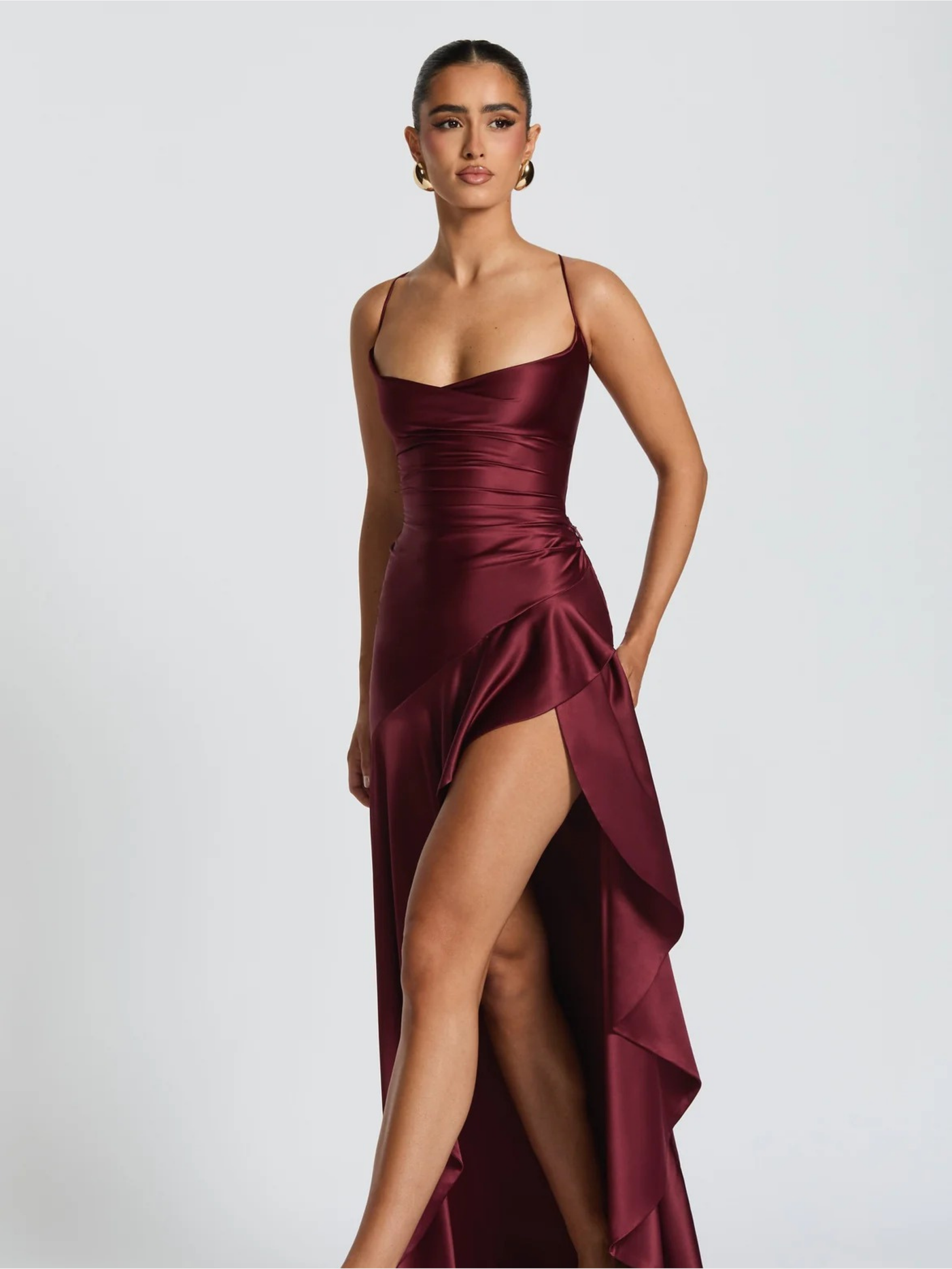 ALBA| Vestido con abertura en el muslo, expectacular.