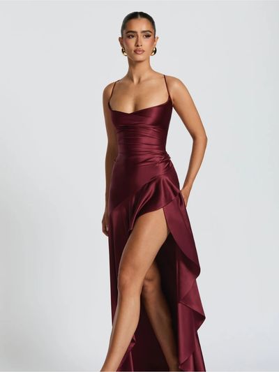 ALBA| Vestido con abertura en el muslo, expectacular.