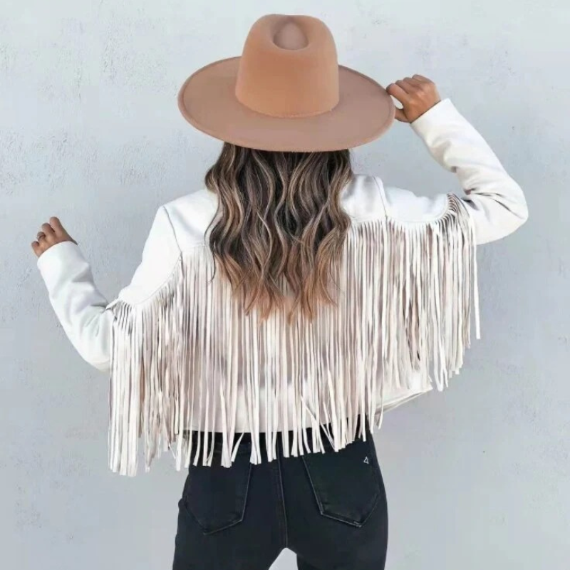 Margot |chaqueta, estilo moderno otoñal, con un toque de movimiento.