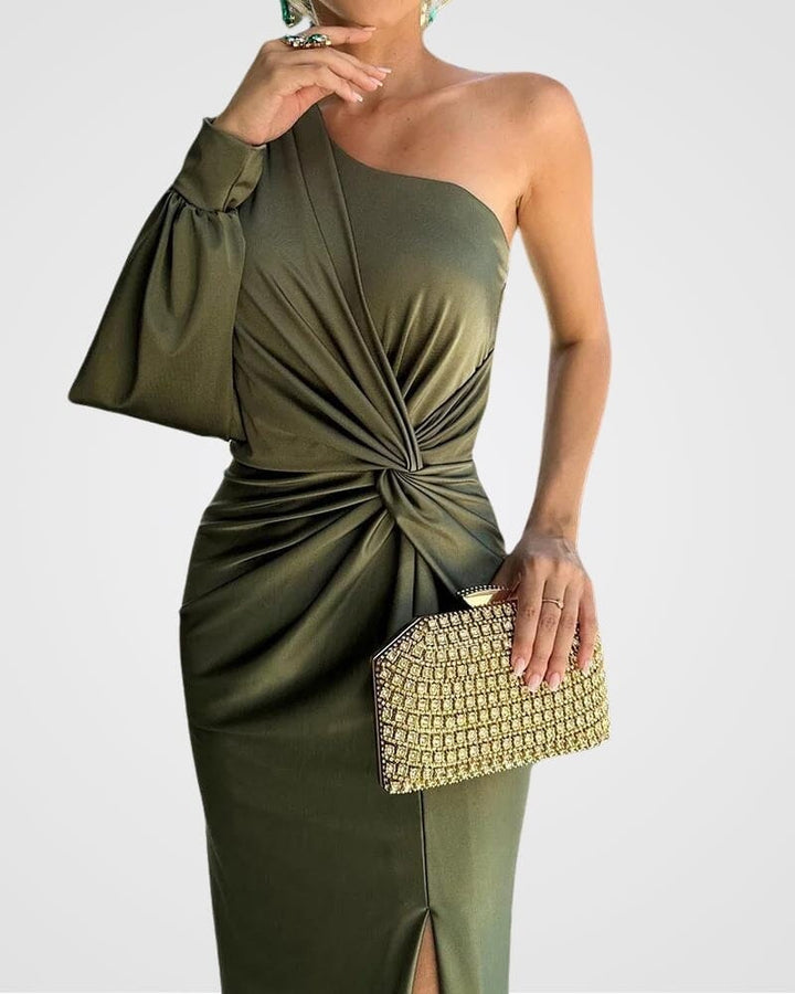 YENI, VESTIDO DE COCTEL Y ATEMPORAL.