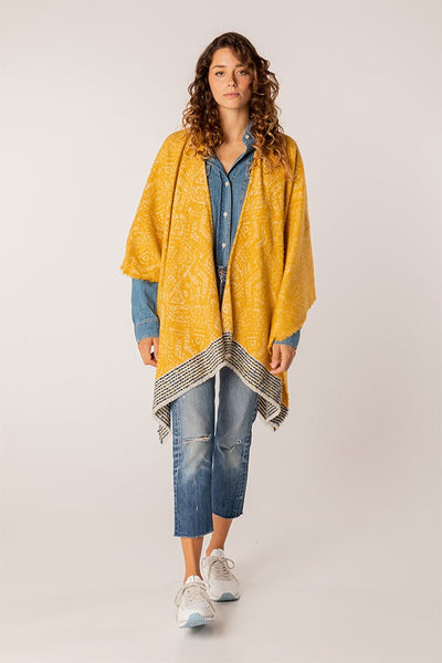 CATI| Poncho de mujer estampado en ámbar