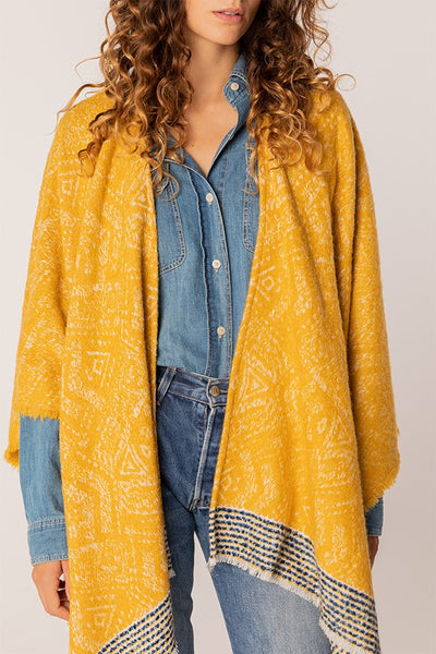 CATI| Poncho de mujer estampado en ámbar