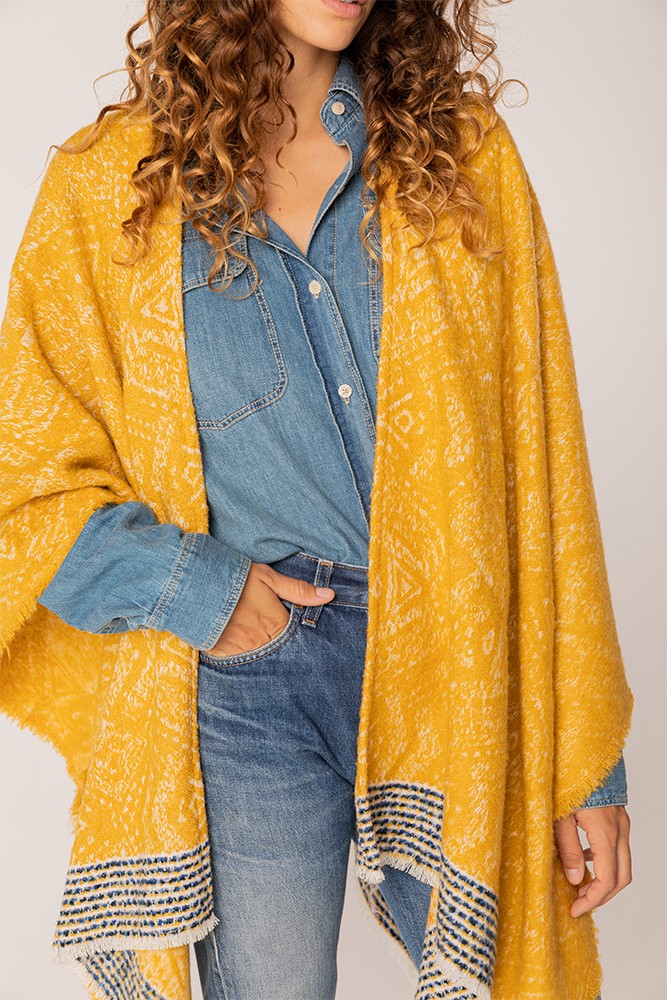 CATI| Poncho de mujer estampado en ámbar