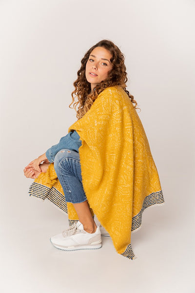 CATI| Poncho de mujer estampado en ámbar