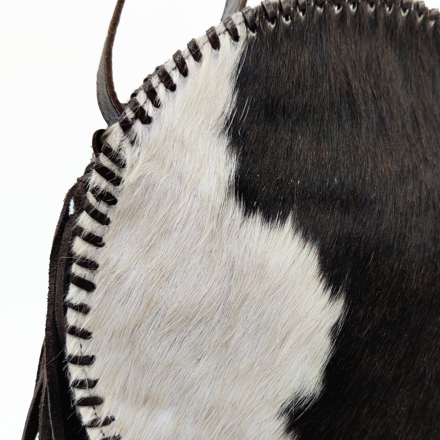 Bolso redondo de potro con flecos