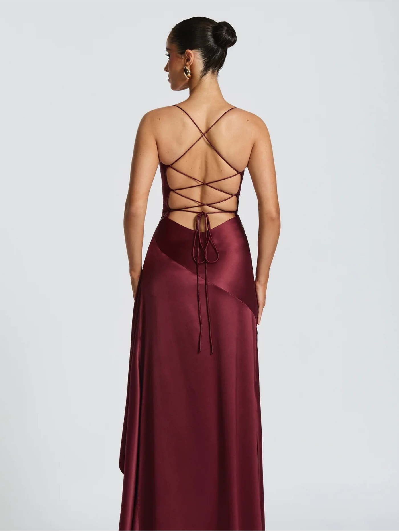ALBA| Vestido con abertura en el muslo, expectacular.