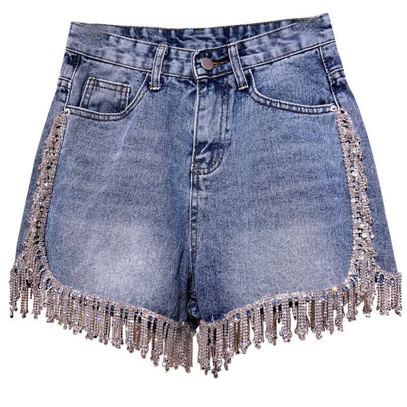 Leyla| pantalon corto con detalles brillantes.