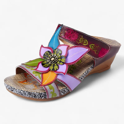 Sandalias bohemias para mujer con detalles trenzados .