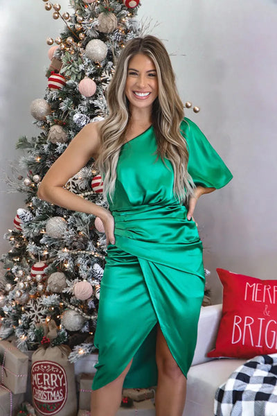 SANDRA| Vestido midi satinado con diseño asimétrico y drapeado lateral