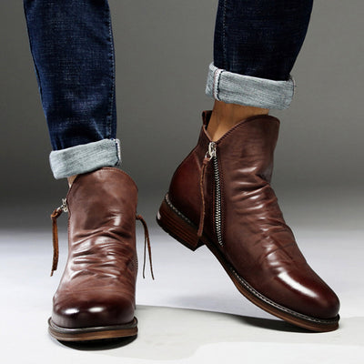 Elegantes botas de cuero, estilo moderno.