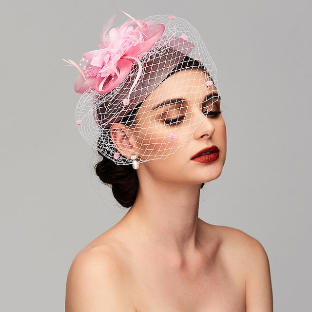 Tocados elegantes con diadema de clip, plumas y flores florales.