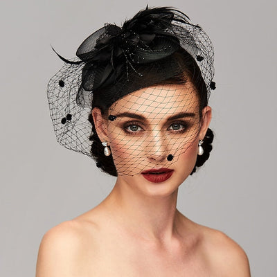 Tocados elegantes con diadema de clip, plumas y flores florales.