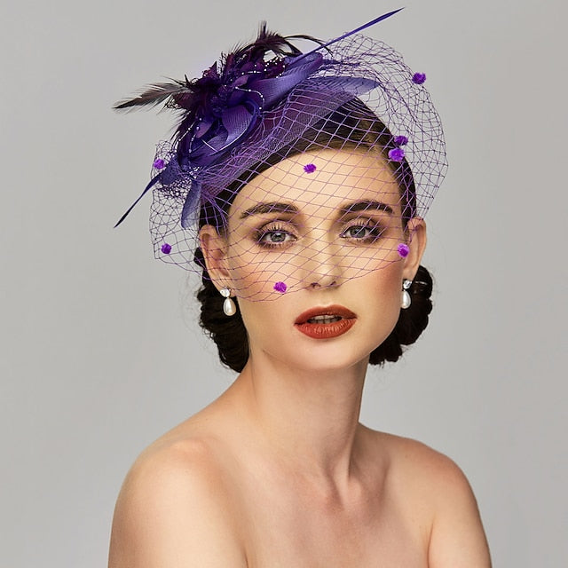 Tocados elegantes con diadema de clip, plumas y flores florales.