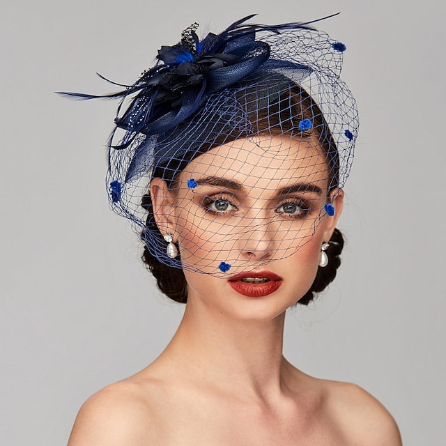 Tocados elegantes con diadema de clip, plumas y flores florales.