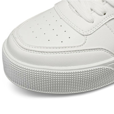Zapatillas bajas de hombre con suela gruesa y acabado limpio.