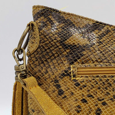 Bolso de hombro en piel de vacuno efecto serpiente