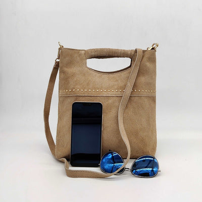 Bolso de ante con tachuelas