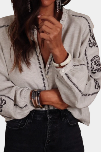 AMAYA| blusa suave, mezcla de lino con bordados.