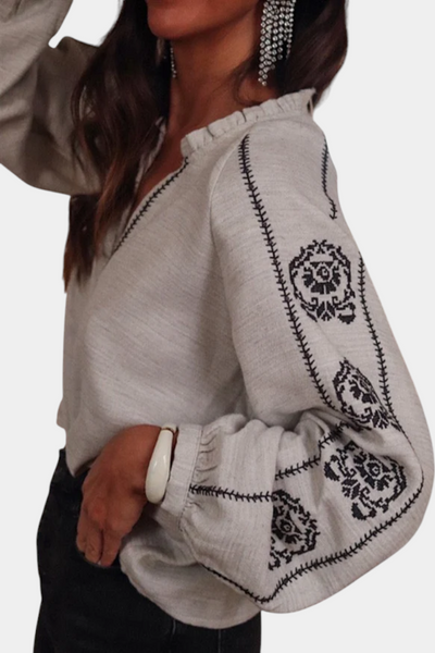 AMAYA| blusa suave, mezcla de lino con bordados.