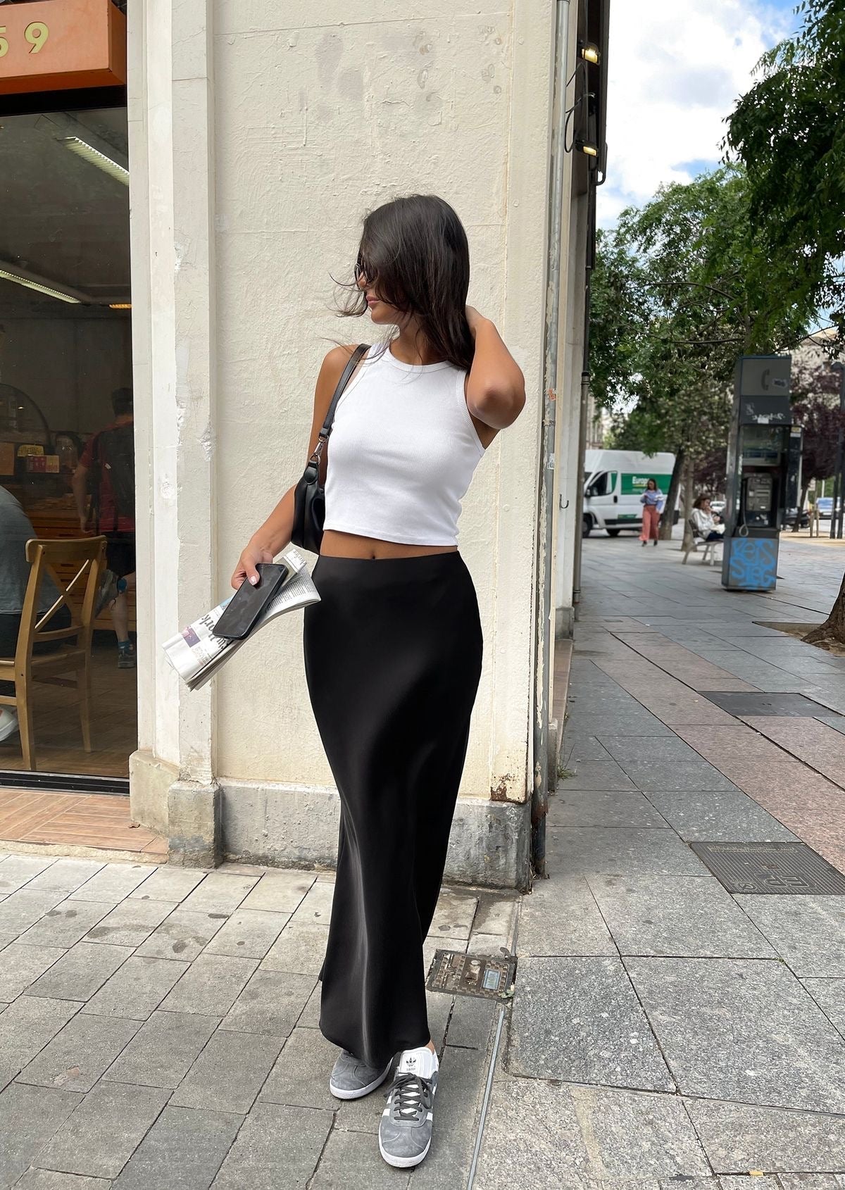 JANA| Falda satinada en negro y blanco