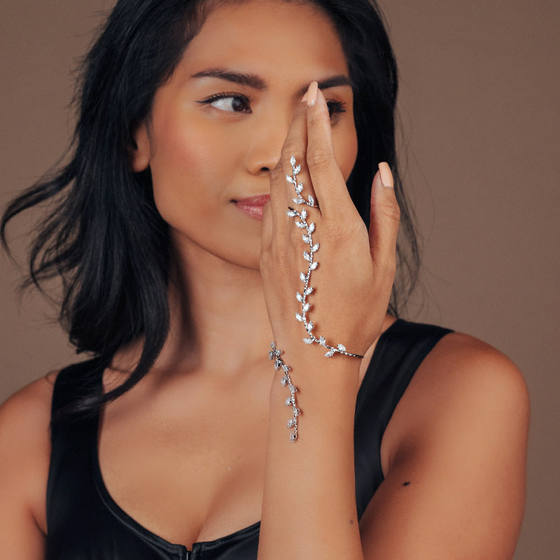 Pulsera elegante con diamantes de imitación y eslabones sencillos para los dedos