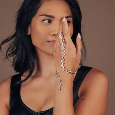 Pulsera elegante con diamantes de imitación y eslabones sencillos para los dedos