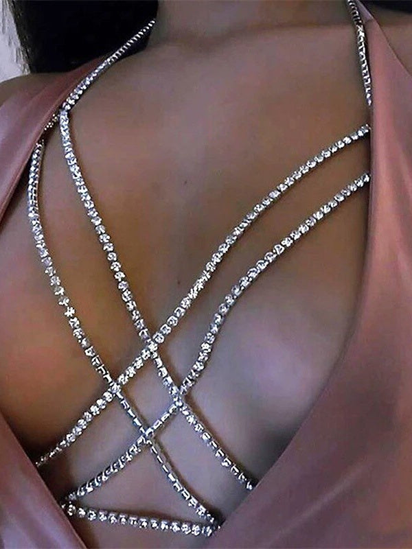 Collar de accesorios, con diamantes de imitacion y cadena.