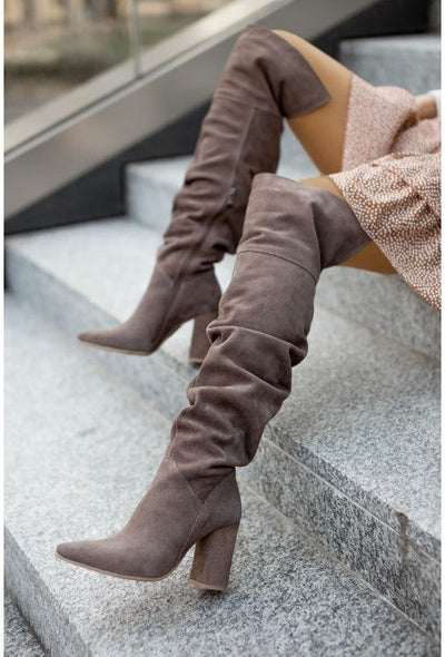 MARTA| Botas altas sobre la rodilla de gamuza.